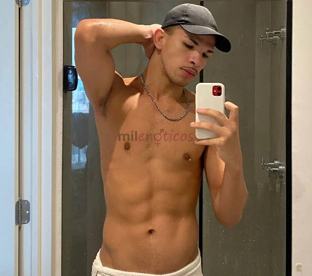 24 anos 1 80 de altura e 23 cm de dote amp sou versatil faco ativo passivo beijo gozo realizo fetiches e massagem com finalizacao sexual atendo homens...