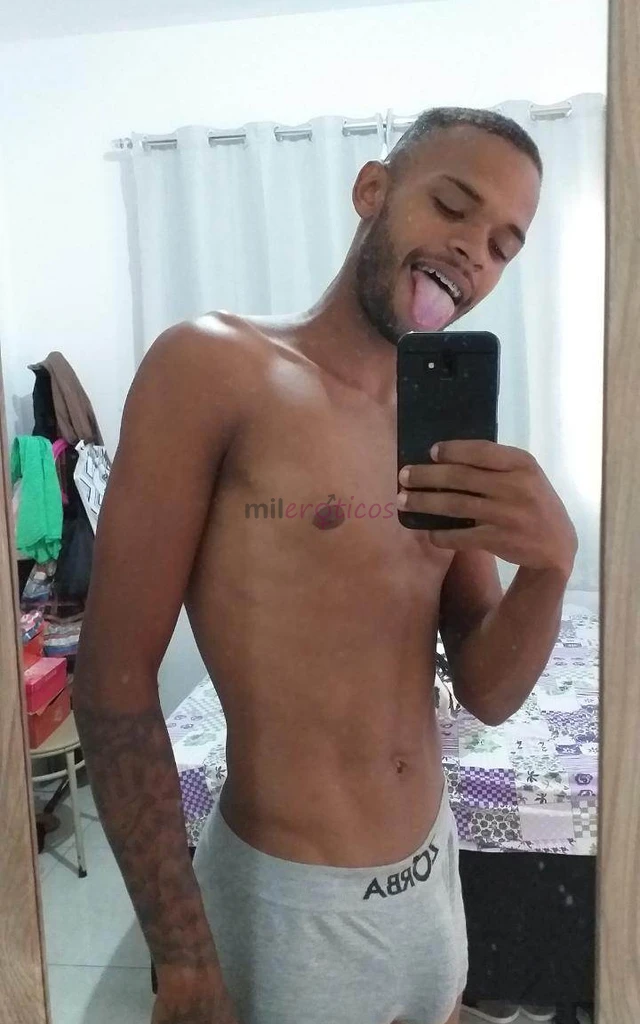 Moreno alto de 1 88 de altura rola gostosa de 19 cm amo uma safadeza tenho 26 anos atendimento sem pressa e sem frescura realizo fetiches atendo todos...
