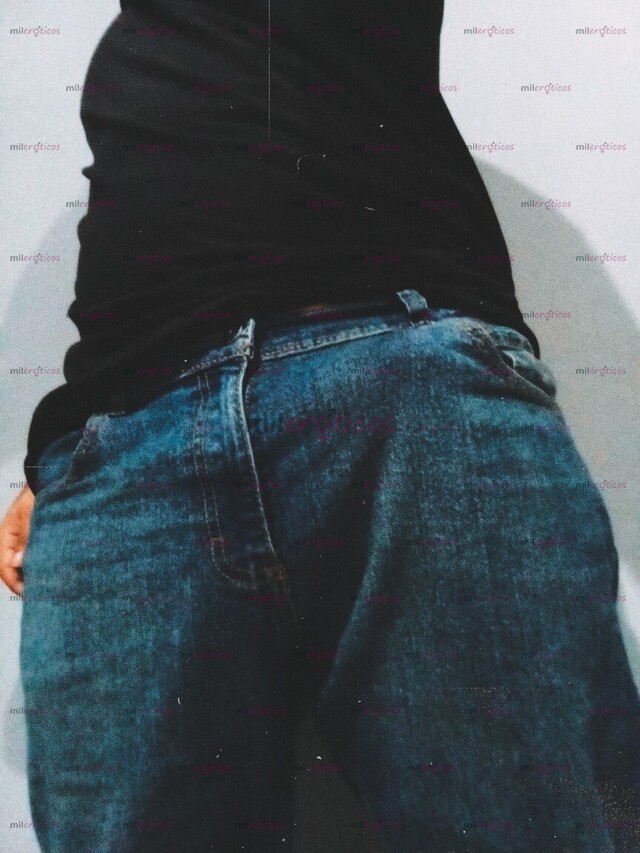 FOTOS DE JOVEN UNIVERSITARIO GUAPO Y CALIENTE DISPUESTO A SATISFACERTE COMO SE DEBE MAMI