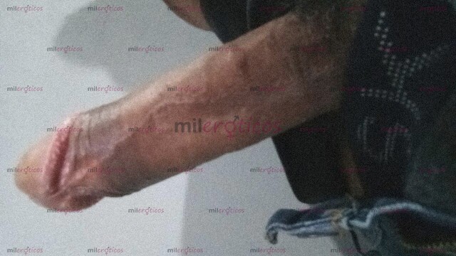 FOTOS DE JOVEN UNIVERSITARIO GUAPO Y CALIENTE DISPUESTO A SATISFACERTE COMO SE DEBE MAMI