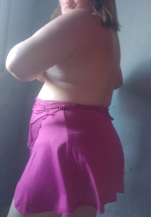 Oi amor sou uma gordinha ruivinha com uma buceta gulosa quentinha e apertadinha tenho local sigiloso e discreto tambem atendo em moteis atendo homens...
