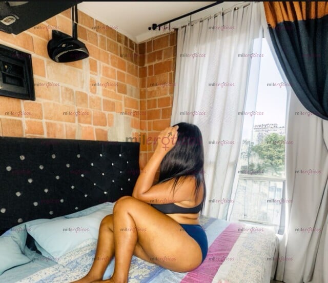 FOTOS DE MORENA LINDA CON LA BUENA ACTITUD PARA HACERTE PASAR UN BUEN RATO