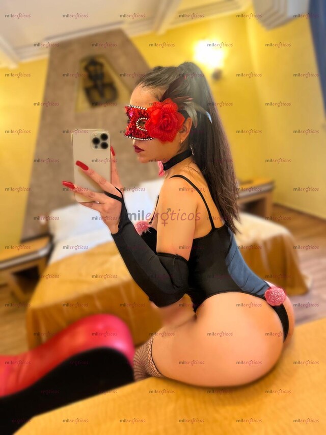 FOTOS DE NAGONA DELICOSA PONME DE PERRITO Y DISFRUTA MIS RICAS NALGAS NALGUEAME ME MOJA !