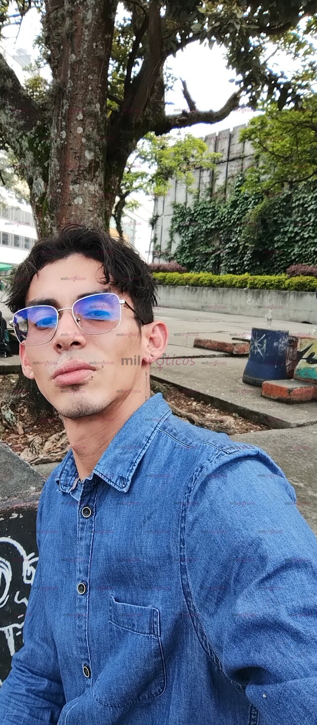 FOTOS DE HOMBRE SERIO BUSCANDO ESTABILIDAD AL 100