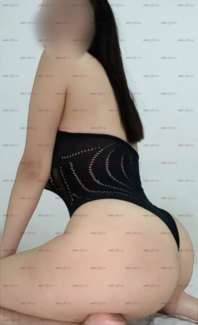 FOTOS DE RENATA JOVENCITA CON GRANDES TETAS APRETADITA