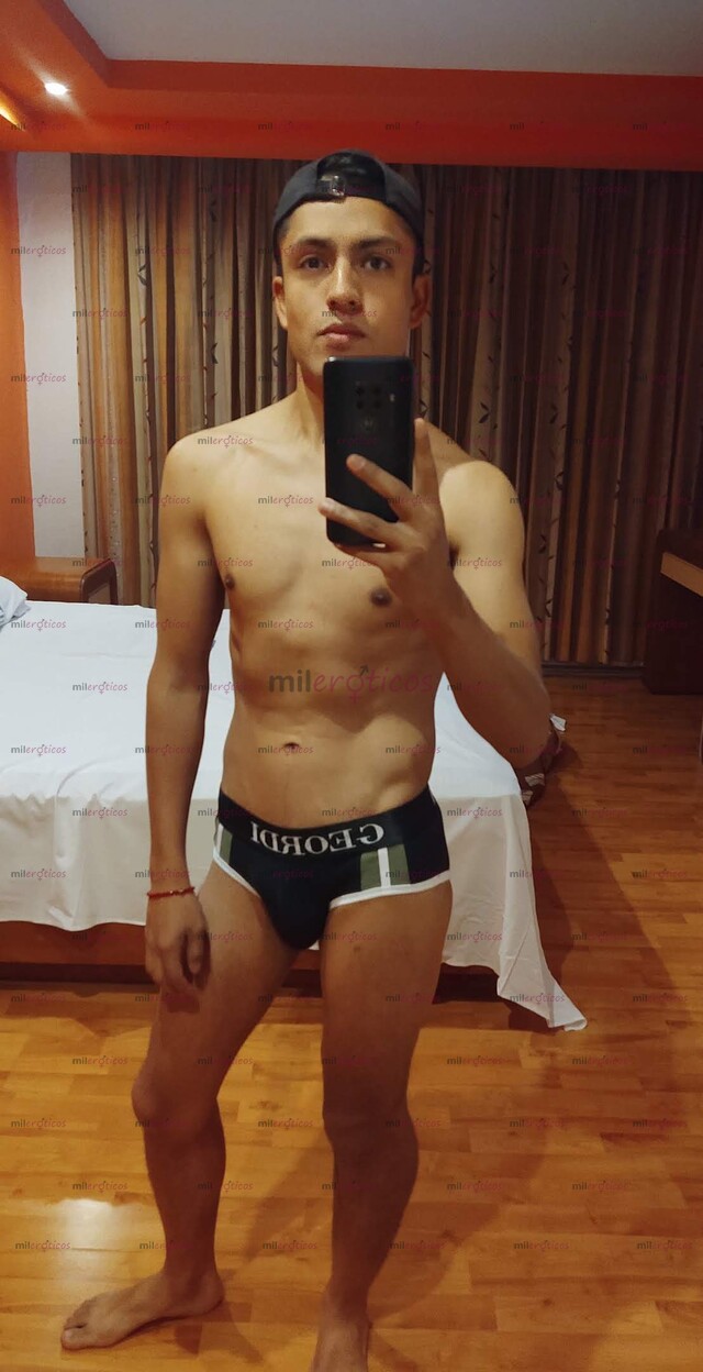 FOTOS DE XAVIER, PASIVO TWINK COMPLACIENTE Y LISTO PARA LA ACCIÓN