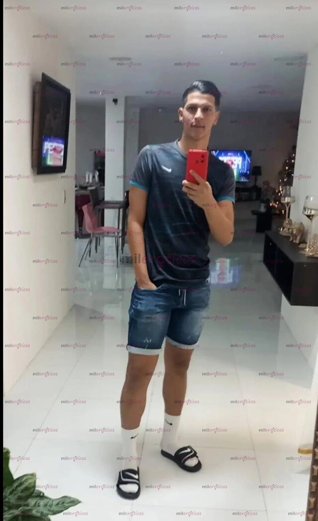 FOTOS DE JOVEN VERSÁTIL DISPUESTO A COMPLCERTE EN LA CAMA