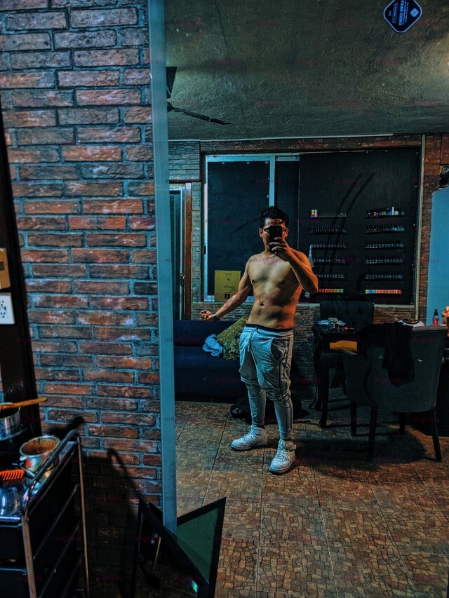 FOTOS DE JOVENCITO DOTADO, LISTO PARA DARTE EL MEJOR PLACER