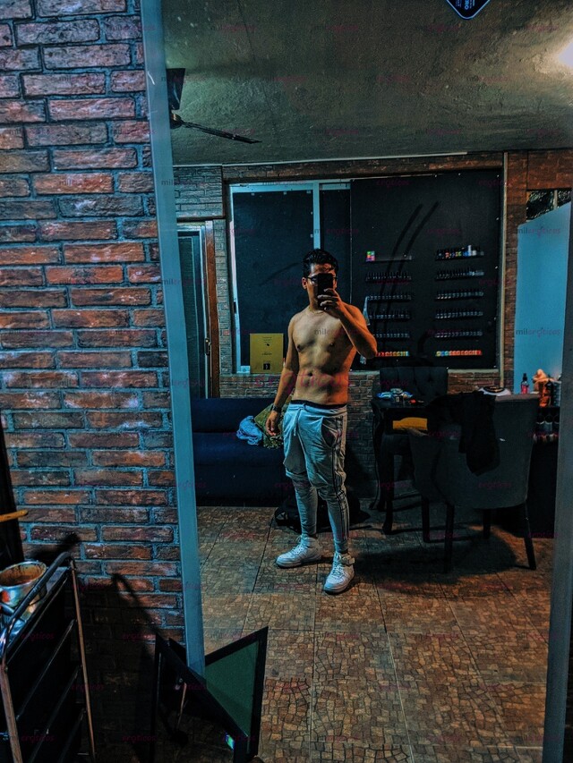 FOTOS DE JOVENCITO DOTADO, LISTO PARA DARTE EL MEJOR PLACER