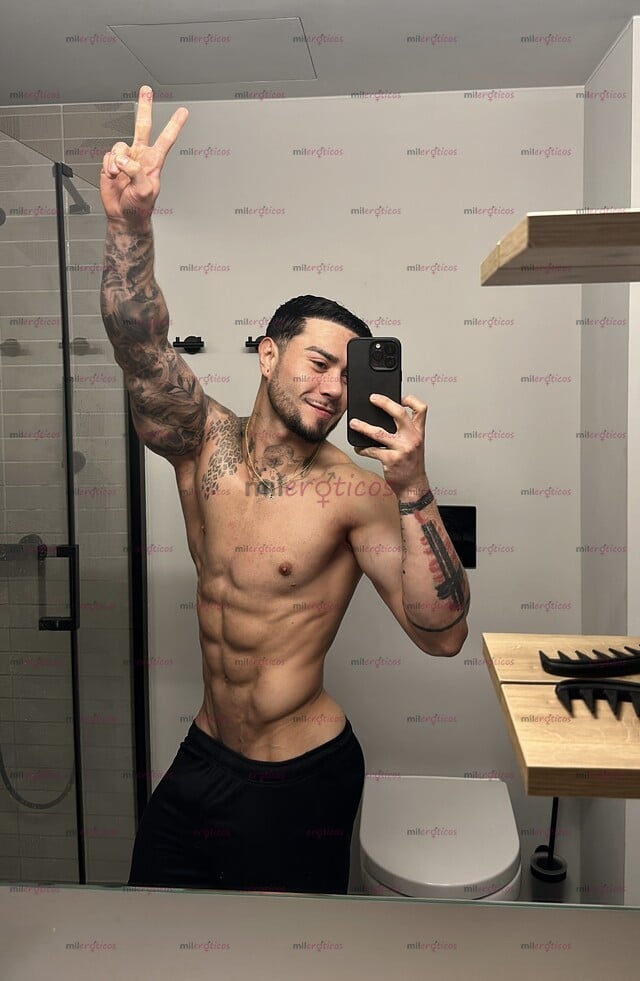 FOTOS DE MUY CALIENTE CON CUERPO ATLÉTICO MACHO A TUS DISPOSICIÓN CON TOTAL DISCRECION Y