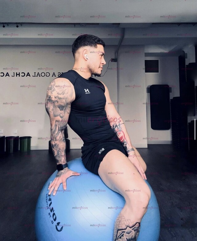 FOTOS DE MUY CALIENTE CON CUERPO ATLÉTICO MACHO A TUS DISPOSICIÓN CON TOTAL DISCRECION Y