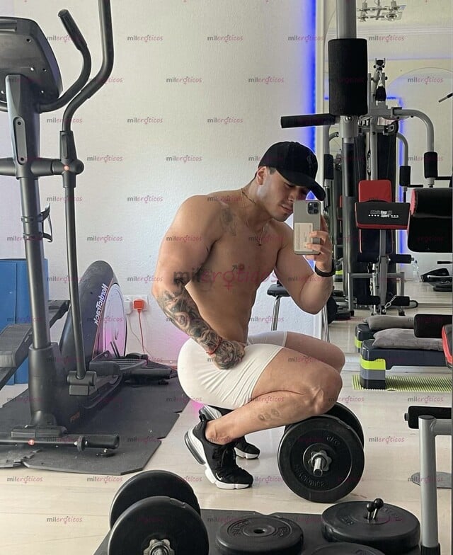 FOTOS DE MUY CALIENTE CON CUERPO ATLÉTICO MACHO A TUS DISPOSICIÓN CON TOTAL DISCRECION Y