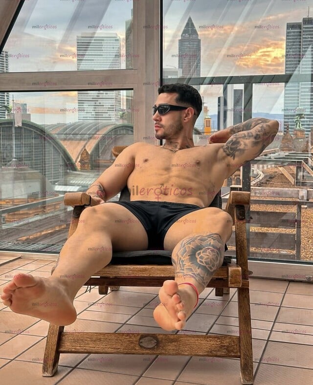 FOTOS DE MUY CALIENTE CON CUERPO ATLÉTICO MACHO A TUS DISPOSICIÓN CON TOTAL DISCRECION Y