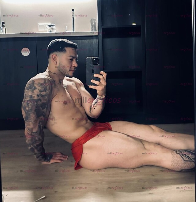 FOTOS DE MUY CALIENTE CON CUERPO ATLÉTICO MACHO A TUS DISPOSICIÓN CON TOTAL DISCRECION Y
