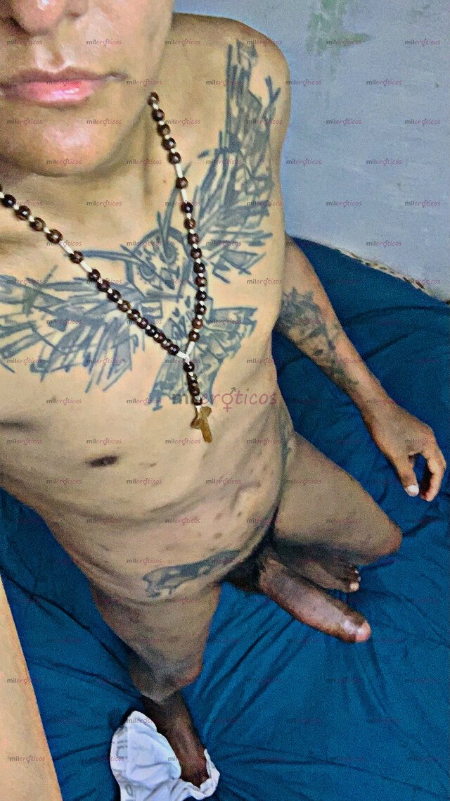 FOTOS DE MORENO , TATUADO , CALIENTE Y MUY MUY COMPLACIENTE