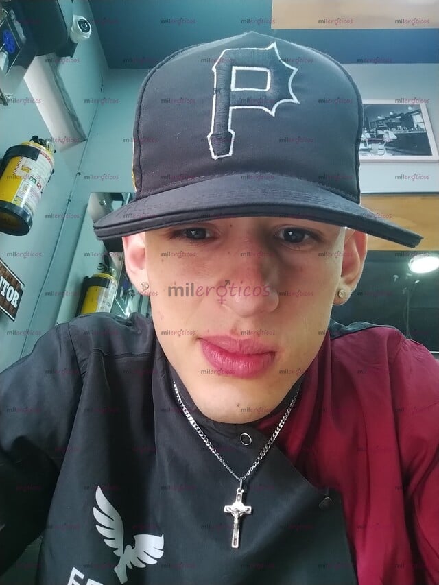 FOTOS DE JOVEN, ACTIVO , VARONIL SERIO, RESPETUOSOS, SERIO , ATENTO Y SERVICIAL