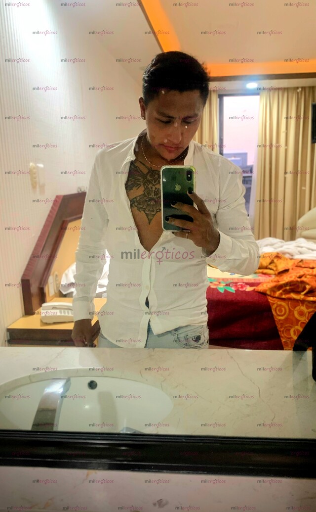 FOTOS DE MORENO , TATUADO , CALIENTE Y MUY MUY COMPLACIENTE