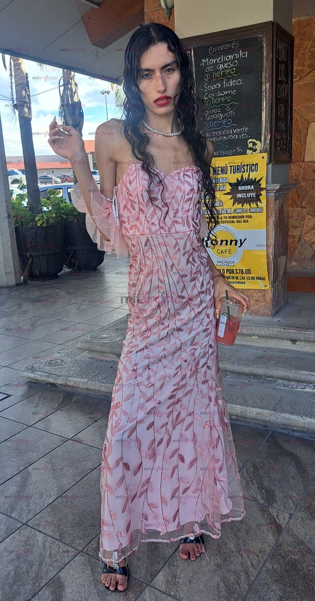 FOTOS DE SPARKLING COLORS WERE STREWN ACROSS THE SKY AND WE SAT CLOSE ENOUGH KOTONOHA.