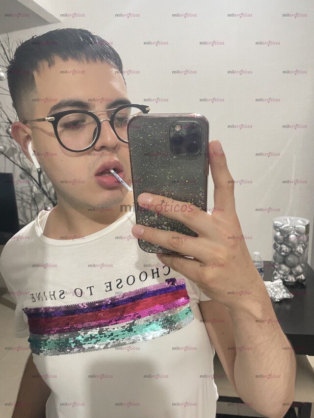 FOTOS DE COMPLACIENTE Y SUMISO PREGUNTA POR LOS SERVICIOS