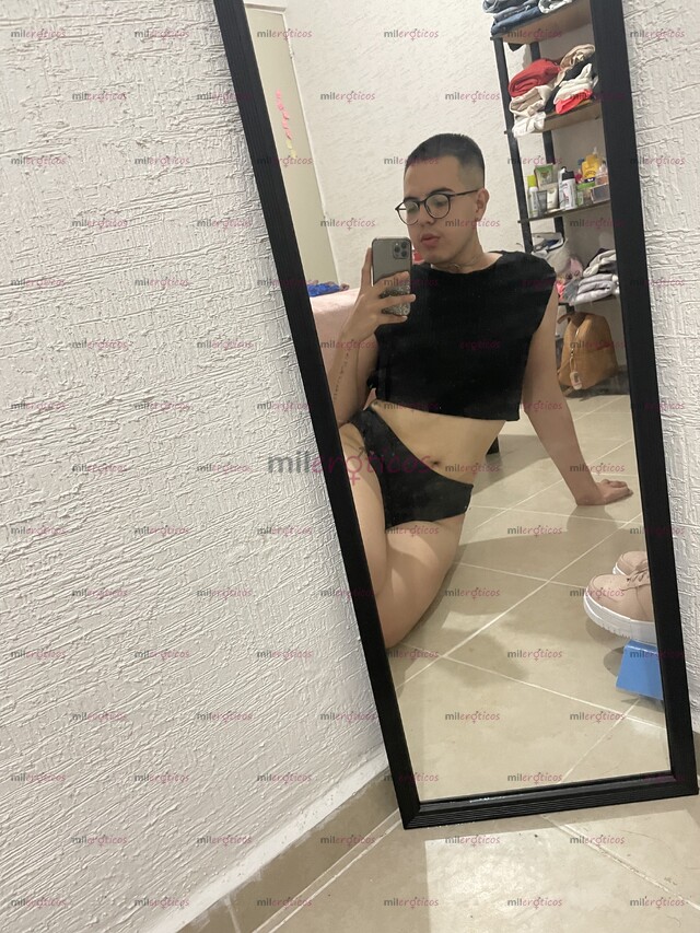 FOTOS DE COMPLACIENTE Y SUMISO PREGUNTA POR LOS SERVICIOS