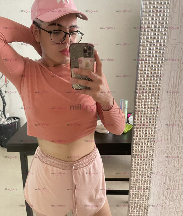 FOTOS DE COMPLACIENTE Y SUMISO PREGUNTA POR LOS SERVICIOS