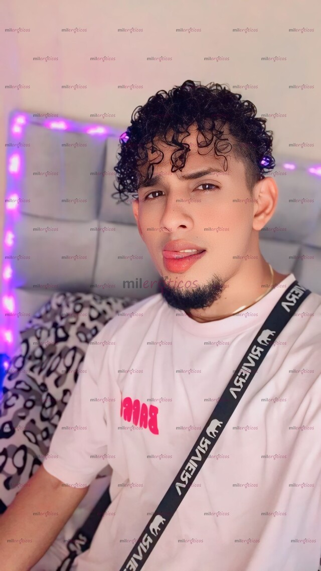 FOTOS DE HOLA CHICOS POR ACÁ UN MORENO VERSÁTIL VERGÓN COMPLACIENTE