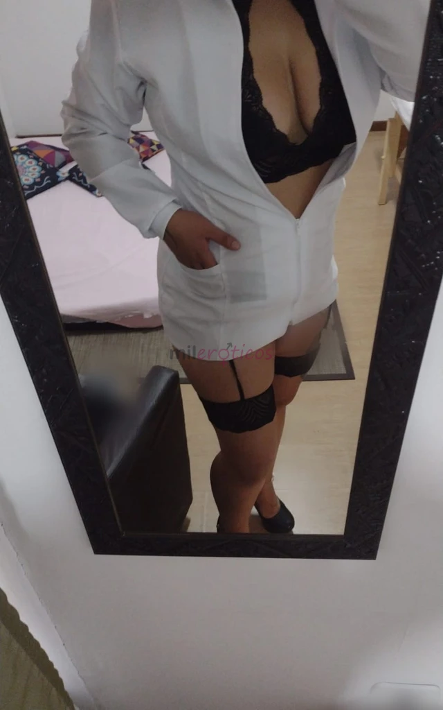 Ola amores massagista erotica atendo com horario marcado para sua discricao com ducha estacionamento super discreto tenho 24 anos morena em meu atendi...