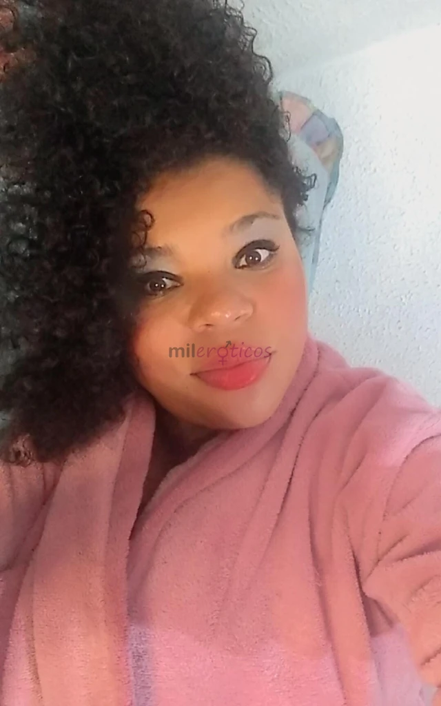 Aqui e a mia fetichista pronta para realizar suas fantasias mais secretas e picantes como uma morena de seios generosos boca carnuda e atitude liberal...