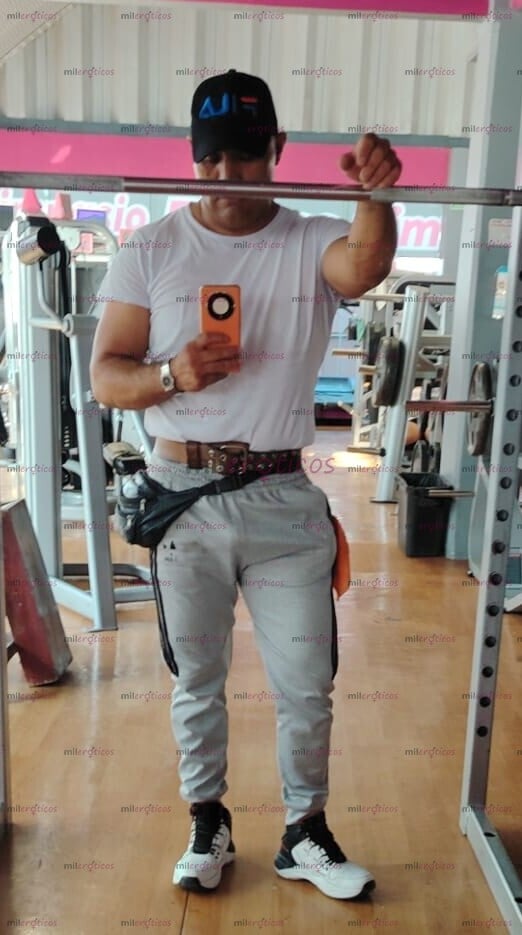 FOTOS DE MADURO DE CUERPO ATLÉTICO DISPUESTO A CUMPLIR TUS FANTASÍAS