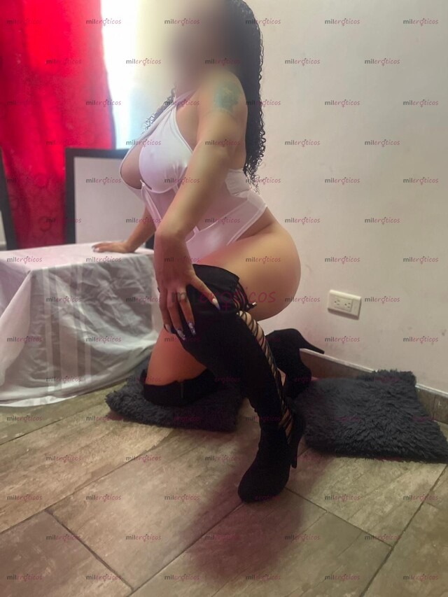 FOTOS DE HERMOSA CRESPA CON UNAS RICAS TETAS Y UNA MAMADA DE LOCOS