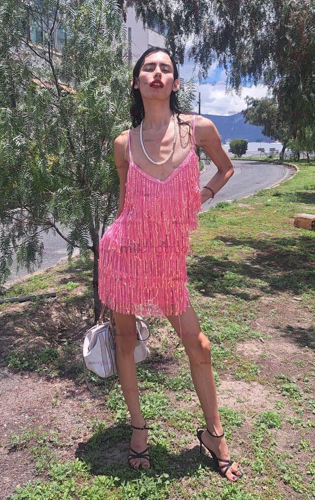 FOTOS DE SOY UNA NIÑA DE 19 AÑOS DE EDAD. ME GUSTAN MUCHO LOS VESTIDOS.