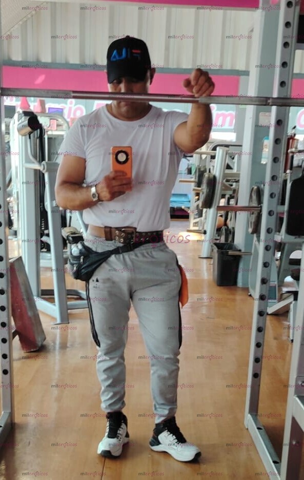 FOTOS DE MADURO DE CUERPO ATLÉTICO DISPUESTO A CUMPLIR TUS FANTASÍAS