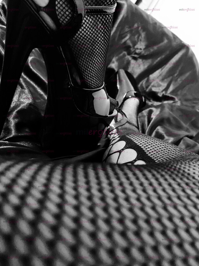 FOTOS DE LATINA DOMINATRIX IN OAXACA CITY. OBEDIENCE AND DEVOTION ONLY.