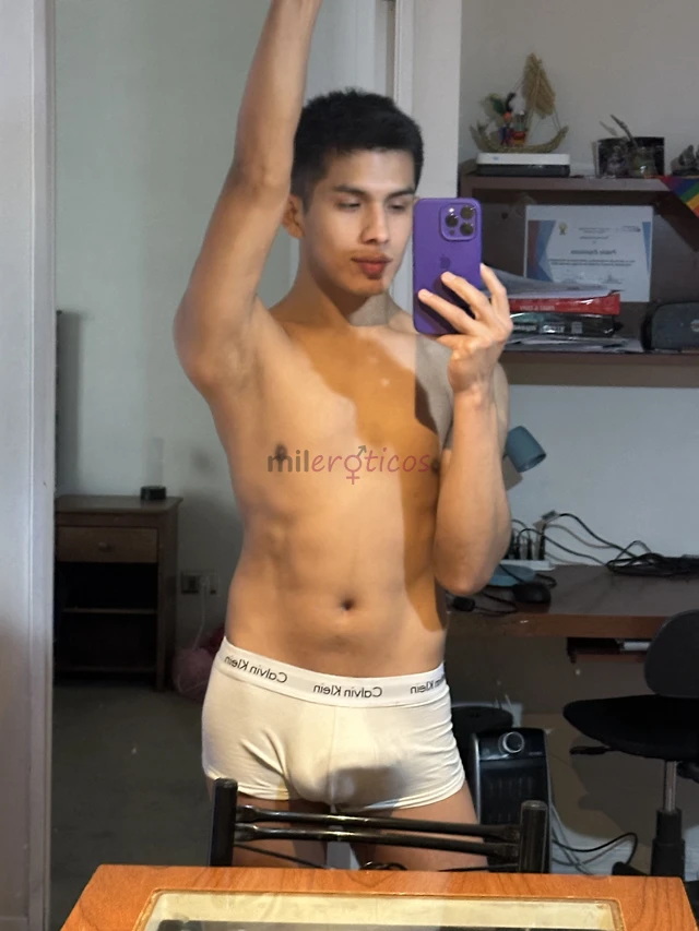 Holasoy versatil y hago un solo rol sea bien activo o pasivotengo una buen tamano de pene y bonito trasero o culo tengo una estatura de 1 70piel trigu...