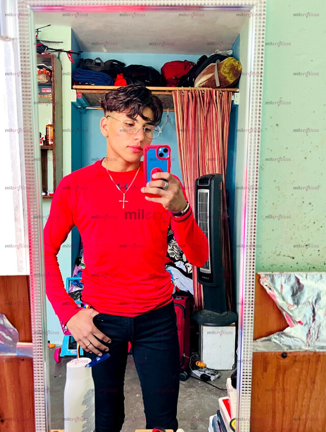 FOTOS DE CHICO LATINO LISTO PARA COMPLACERTE Y CUMPLIR TUS FANTASIAS.