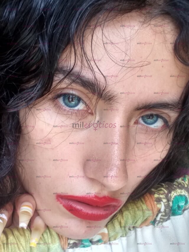 FOTOS DE OJOS AZULES . CHIQUILLA DE 21 AÑOS DE EDAD. TRABAJO LAS 24 HORAS DEL DÍA.