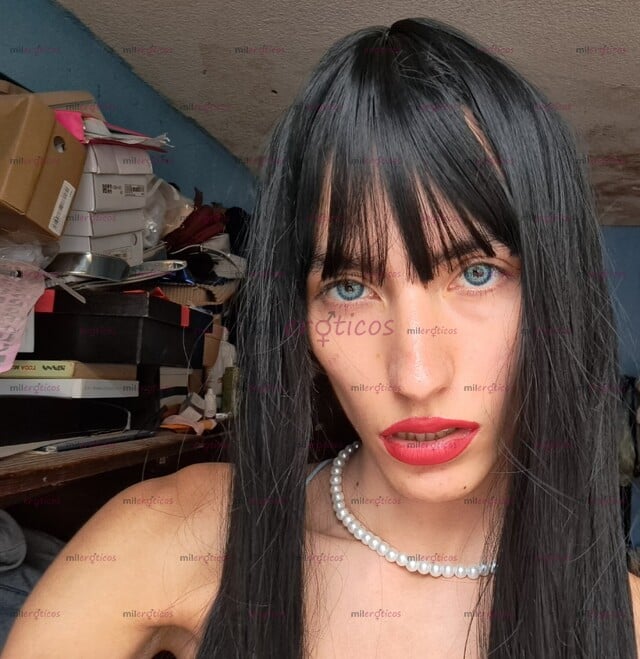 FOTOS DE OJOS AZULES . CHIQUILLA DE 21 AÑOS DE EDAD. TRABAJO LAS 24 HORAS DEL DÍA.