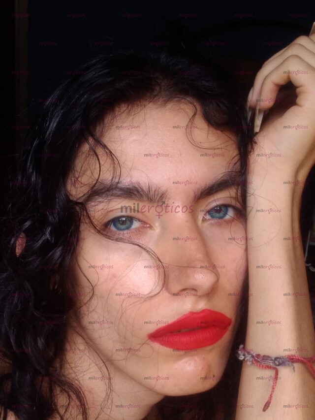 FOTOS DE OJITOS AZULES. NIÑA BONITA, CHIQUILLA DE 20 AÑOS. NIÑA TRANS