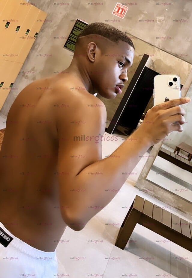 FOTOS DE MORENO JOVEN Y EXCLUSIVO DE 21 AÑOS DISPONIBLE CON UN VERGON XXL 24 CM