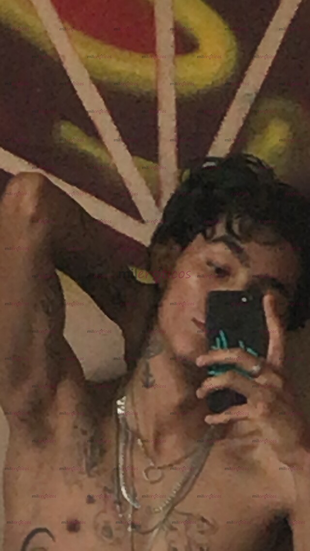 FOTOS DE MORENO DELGADO TATUADO CALIENTE IMPACIENTE POR VERTE.