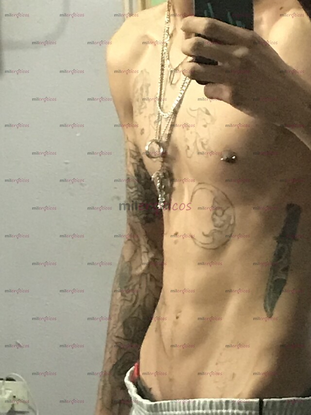 FOTOS DE MORENO DELGADO TATUADO CALIENTE IMPACIENTE POR VERTE.