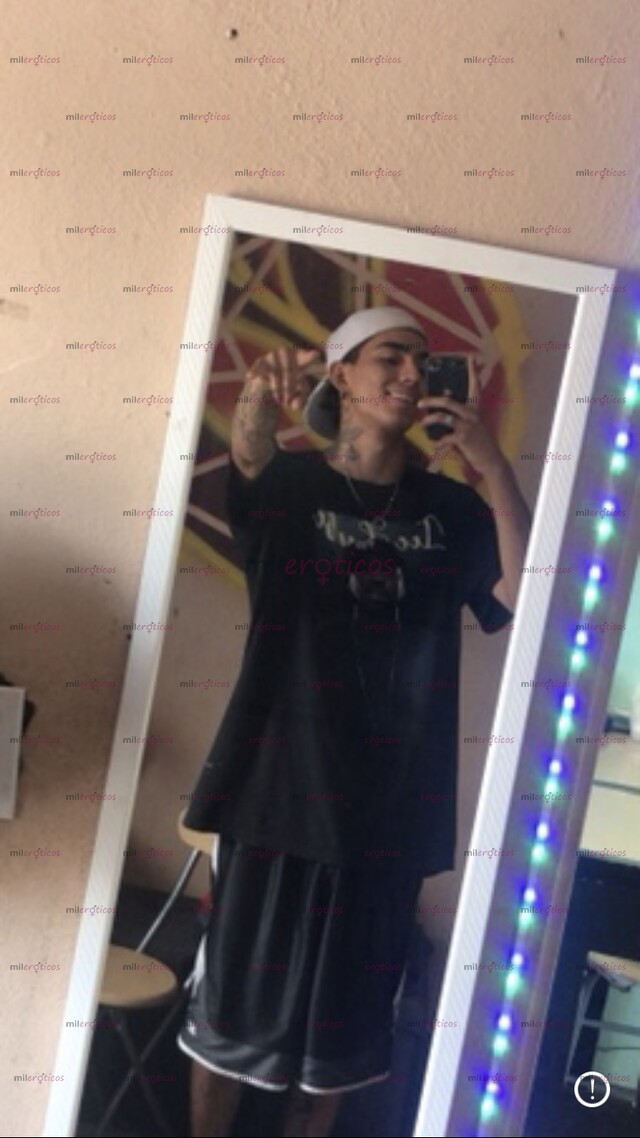 FOTOS DE MORENO DELGADO TATUADO CALIENTE IMPACIENTE POR VERTE.