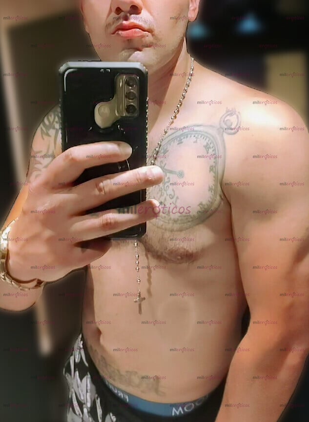 FOTOS DE SOY UN HOMBRE MUY COMPLACIENTE EN TODOS TUS MÁS ÍNTIMOS DESEOS