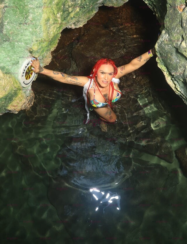 FOTOS DE CHICA SENSUAL, FEMENINA, CACHONDA, FIESTERA, CON LIGAR CENTRICO Y CLIMATIZADO