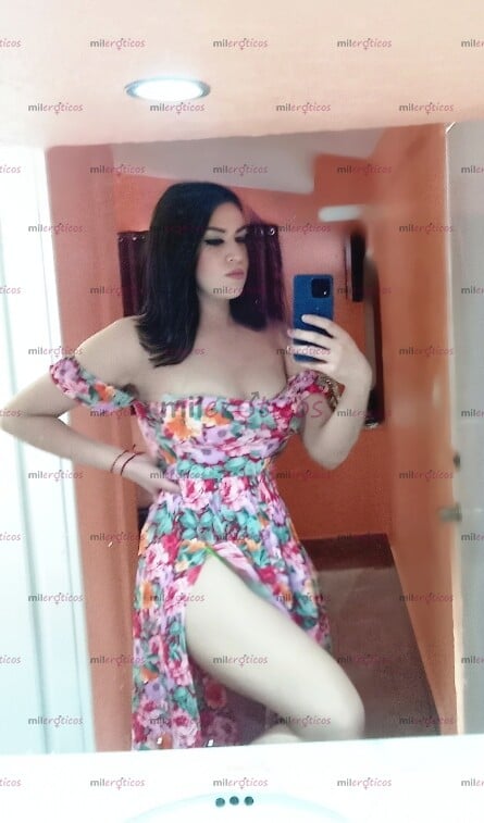 FOTOS DE ENCANTADORA TRANSEXUAL FEMENINA CON UN CARAMELO DE 18 CM