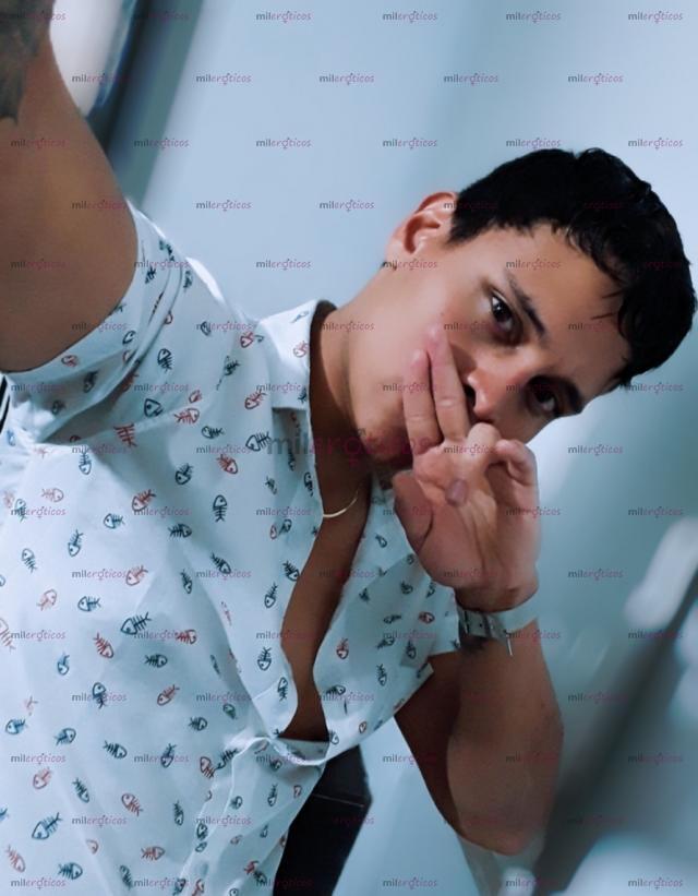 FOTOS DE ATRACTIVO MORENO DOTADO LECHERO CON SITIO DISPONIBLE