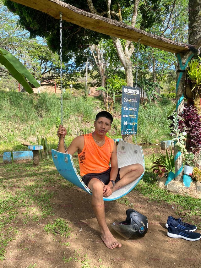 FOTOS DE MORENO ARRECHO , COMPLACIENTE Y MENTE ABIERTA