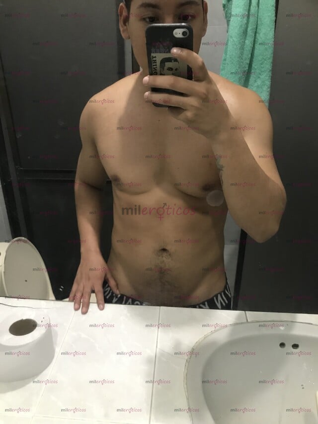FOTOS DE CHICO HOT, AMANTE DEL BUEN SEXO SIN ASCO Y MUY APASIONADO A LA HORA DEL SEXO