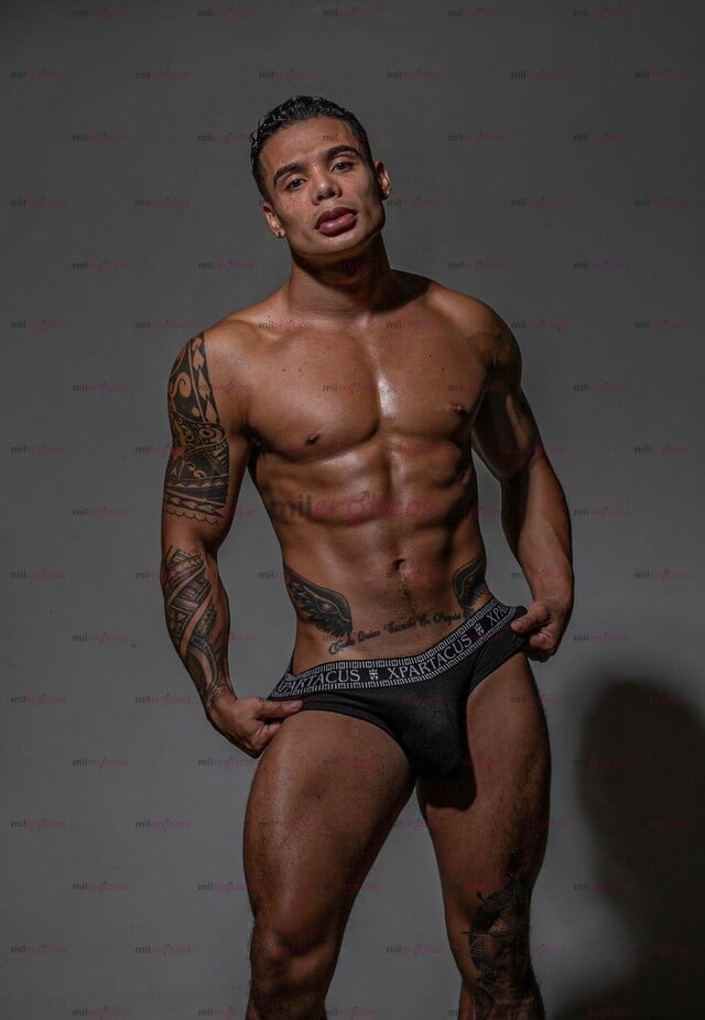 FOTOS DE MODELO Y CHICO FITNES MACHOTE Y VERGON CON MENTE MUY ABIERTA