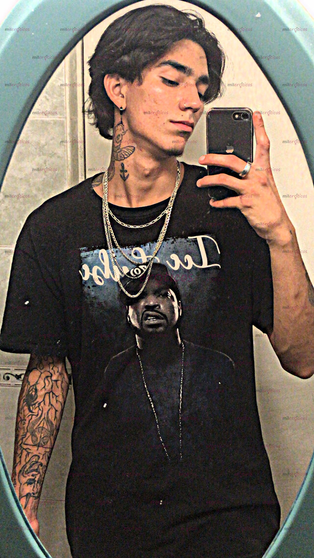 FOTOS DE MORENO DELGADO TATUADO CALIENTE IMPACIENTE POR VERTE.